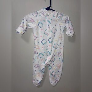 Dreamland Vtg White Footie Pastel Puppies Thin Snaps 16-19 lbs Unisex 3-6 M?